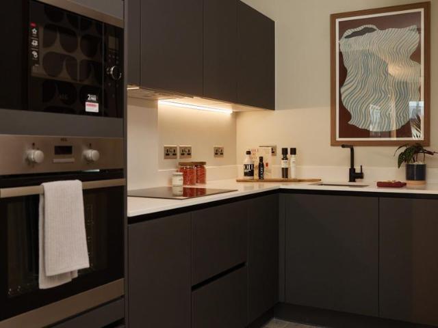 Flat for sale in London Borough of Hounslow, Strand