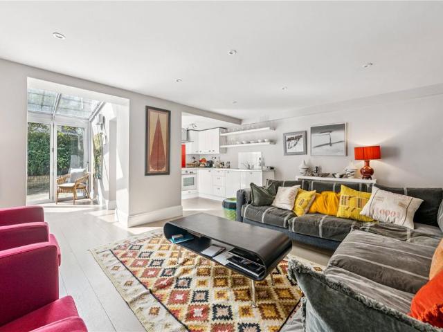 Flat for sale in Kensal Town, Bayswater