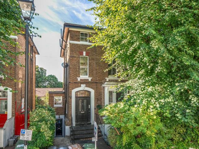 Flat for sale in Cordwell Estate, Greater London