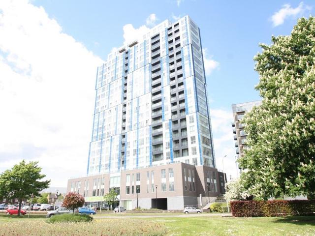 Flat for sale in Moorend, Pouchen End