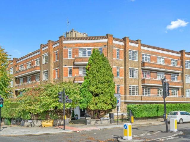 Flat for sale in Muswell Hill, Greater London
