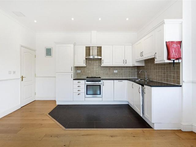 Flat for sale in Mayfair, Greater London