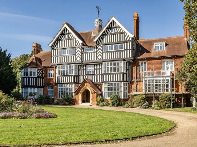 Flat for sale in Goddington, Greater London