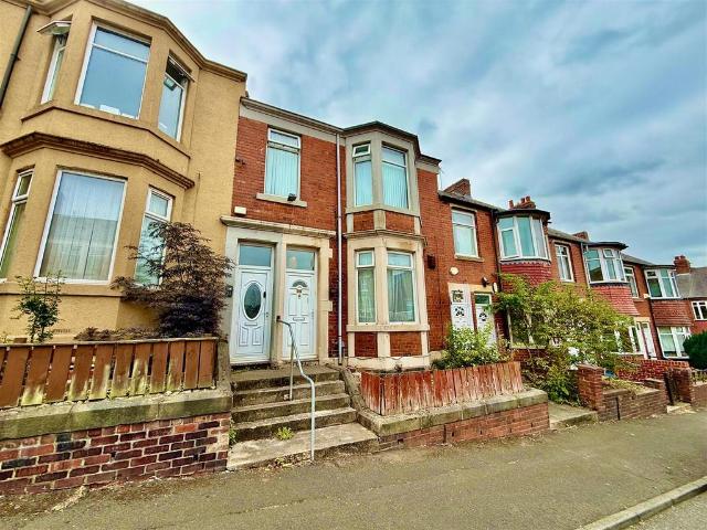 Flat for sale in Bensham, Tyne And Wear