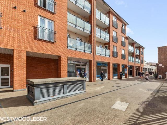 Flat for sale in Broxbourne, Hertfordshire
