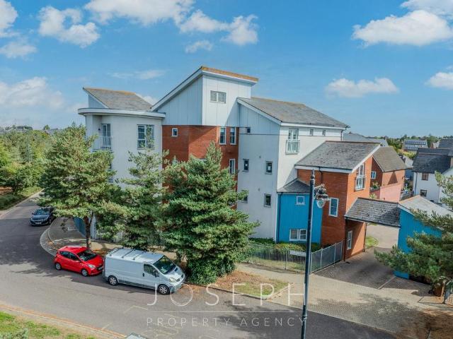 Flat for sale in Ravenswood, Ipswich