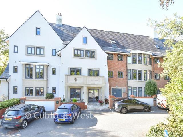 Flat for sale in Perryfields, West Sussex