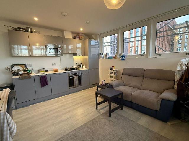 Flat for sale in Milton Keynes