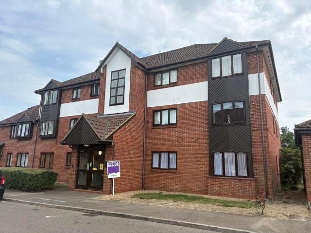 Flat for sale in West Thurrock, Purfleet