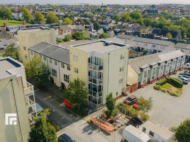 Flat for sale in Penarth Marina, Penarth