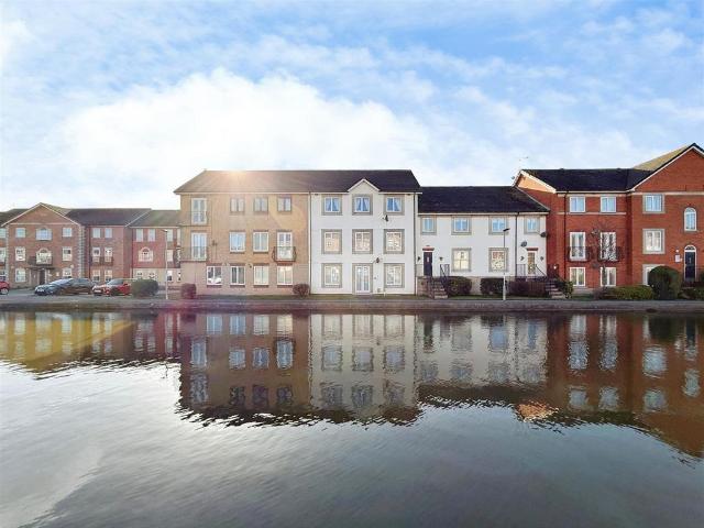 Flat for sale in Drypool, Hull