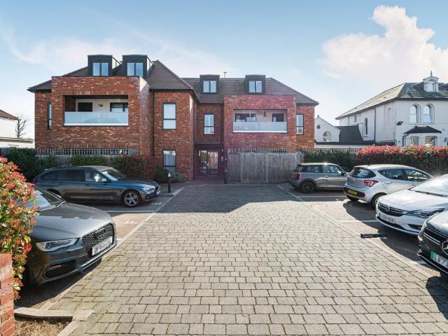 Flat for sale in Crook Log, Welling