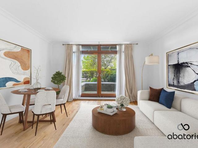 Flat for sale in Tower Liberty, Wapping