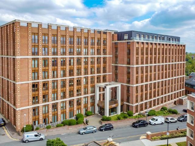 Flat for sale in St Albans, Five Acres