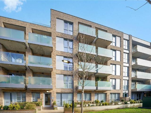 Flat for sale in Hornsey, Greater London