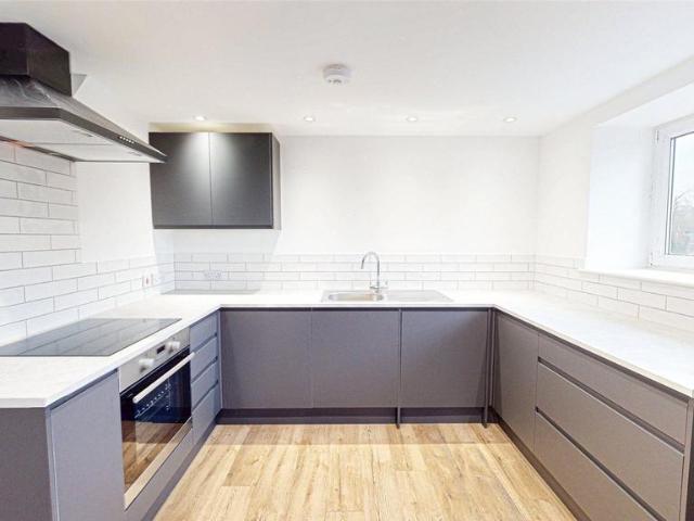 Flat for sale in Crumpsall, Manchester