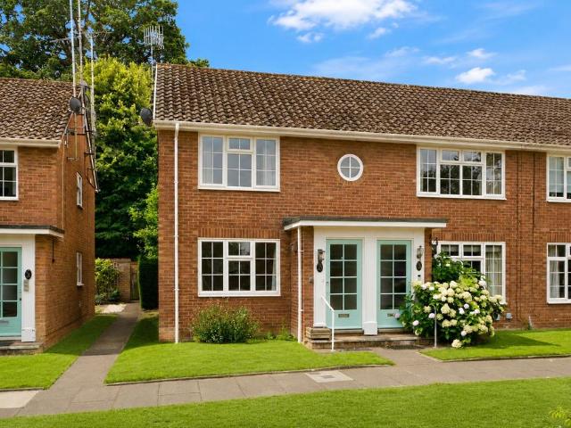 Flat for sale in St Albans, Five Acres