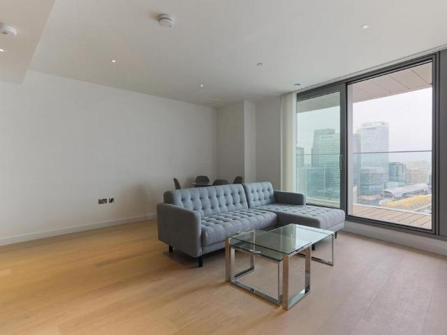 Flat for sale in Limehouse, Greater London