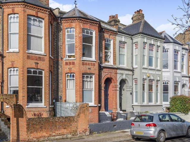 Flat for sale in Highbury, Greater London