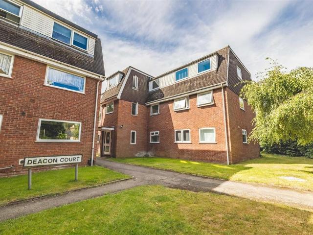Flat for sale in Dedworth, Windsor