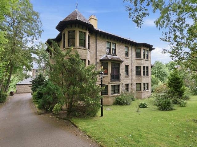Flat for sale in Castlehead, Glenburn