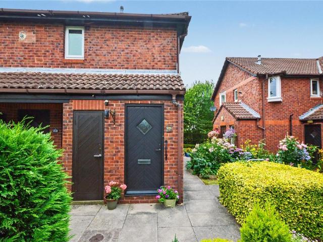 Flat for sale in Bardsey, West Yorkshire