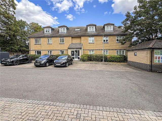 Flat for sale in Felthamhill, Spelthorne