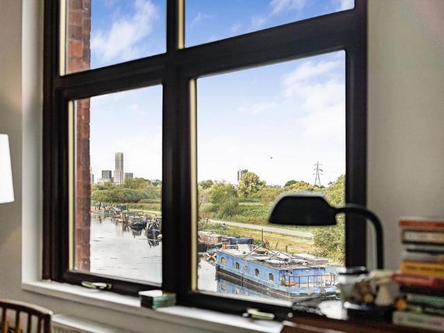 Flat for sale in Clapton, Upper Clapton