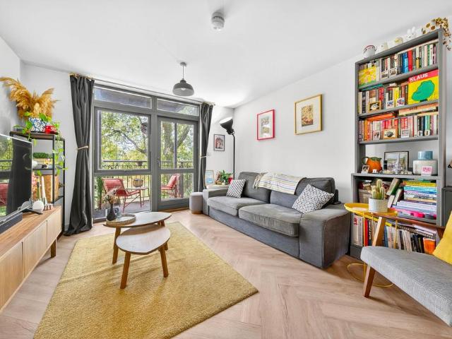 Flat for sale in Clapton, Greater London