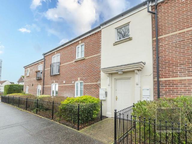 Flat for sale in Burgh St Peter, Norfolk