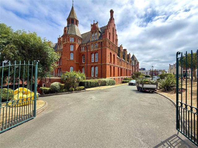 Flat for sale in Meols Cop, Southport