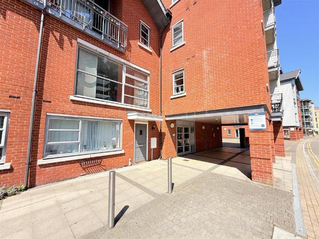 Flat for sale in Fordham Heath, Essex