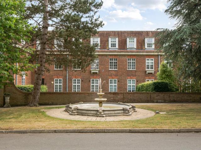 Flat for sale in Row Town, Surrey