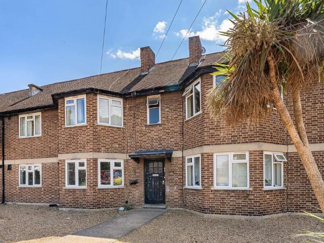 Flat for sale in London Borough of Hounslow, Greater London