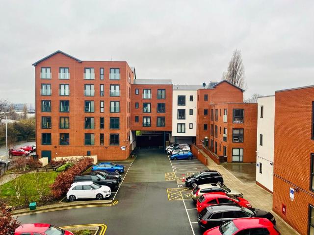 Flat for sale in West Yorkshire