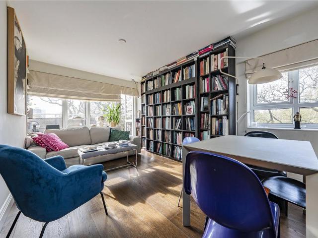Flat for sale in Southfields, Greater London