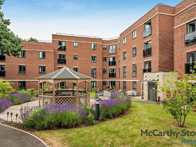 Flat for sale in Ossett, West Yorkshire