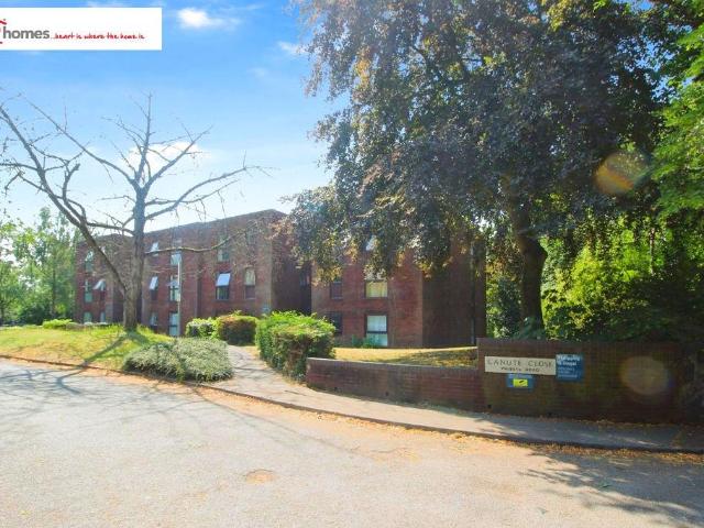 Flat for sale in West Midlands