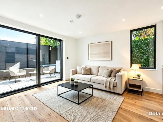 Flat for sale in Crouch Hall Park, Greater London