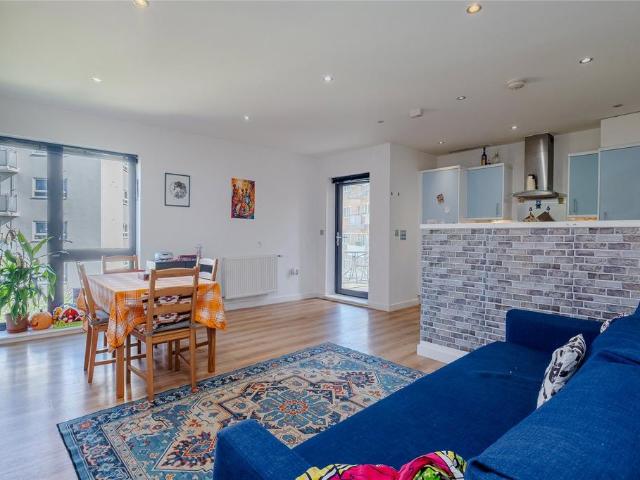 Flat for sale in London Borough of Lambeth, Greater London