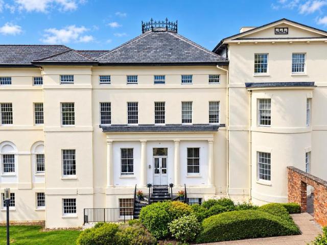 Flat for sale in Wotton Pitch, Gloucester