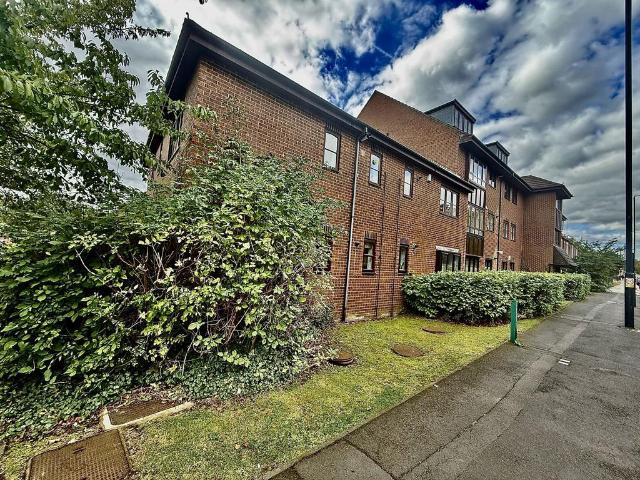 Flat for sale in Spital Tongues, Tyne And Wear