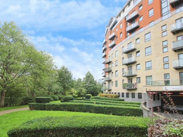 Flat for sale in Holbeck, West Yorkshire