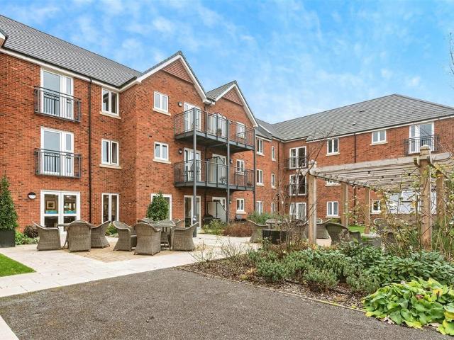 Flat for sale in Thatcham, West Berkshire
