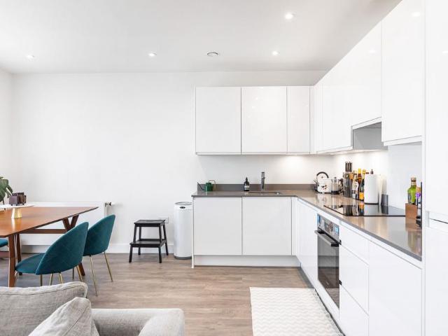 Flat for sale in Aberfeldy Village, Cat Hill
