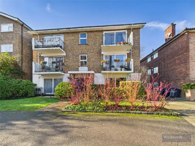 Flat for sale in Surbiton, Greater London