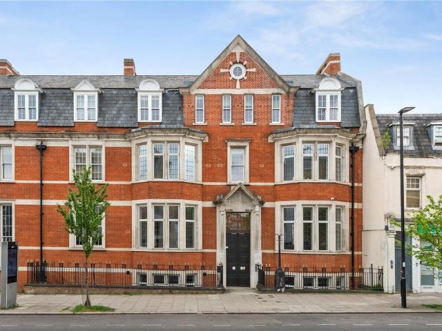 Flat for sale in Finsbury Park, Greater London