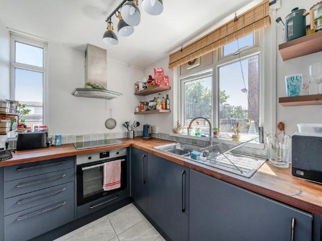 Flat for sale in Peckham, Greater London