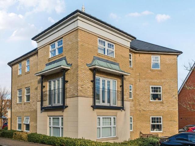 Flat for sale in Bromley Common, Greater London