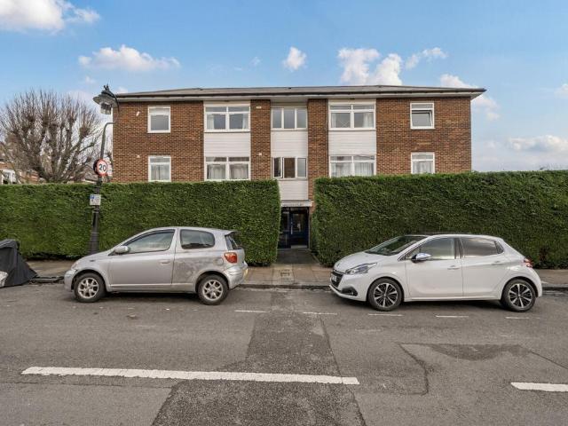 Flat for sale in Crouch End, Greater London